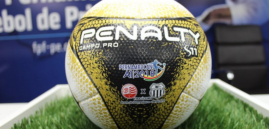A bola dourada e personalizada para a decisão do Pernambucano de 2018