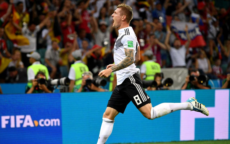 Alemanha consegue virada com golaço de Kroos aos 49/2T e segue viva na Copa