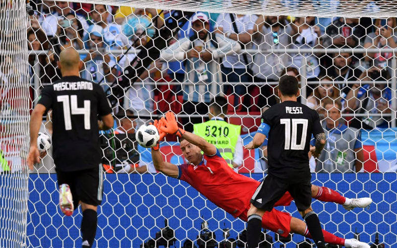 Messi desperdiça pênalti e Argentina empata com Islândia. Antagônico a CR7?
