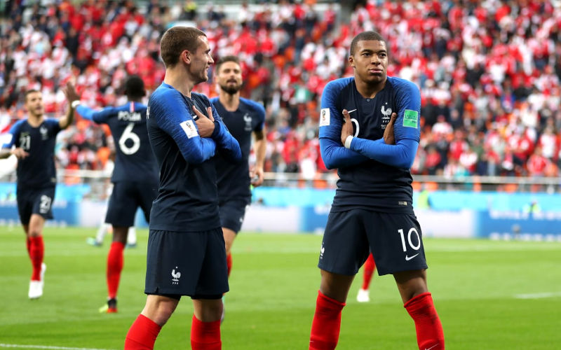 Com gol de Mbappé, a França elimina o Peru e se garante nas oitavas da Copa