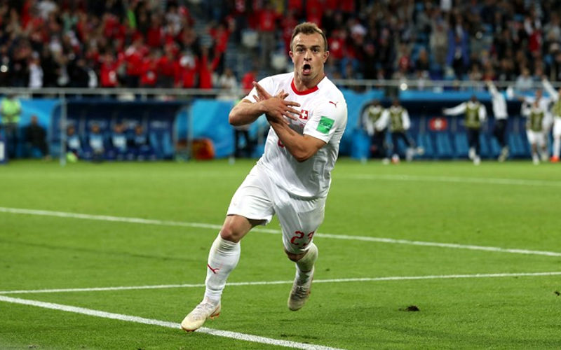 Diante da Sérvia, a Suíça consegue a primeira vitória de virada da Copa
