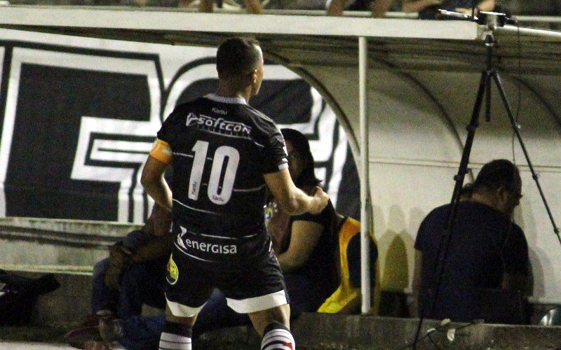 Com 2 gols de falta de Marcos Aurélio, Botafogo vence e ultrapassa o Santa