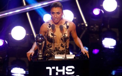 Marta ganha o prêmio de melhor do mundo pela 6ª vez em 13 indicações