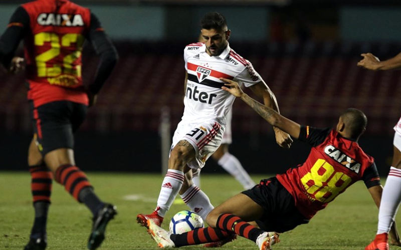Mailson pega pênalti e Sport e empata sem gols com o São Paulo no Morumbi