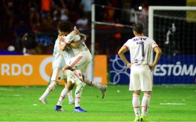 Com um a mais, Sport perde do Flamengo na Ilha. Três jogos sem marcar gol