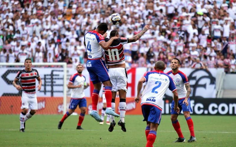 Com 2 gols de Gilberto, Bahia vence o Santa Cruz na Arena Pernambuco