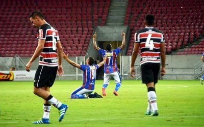 Vitória surpreende e goleia o Santa na Arena. Caiu o último invicto do Estadual