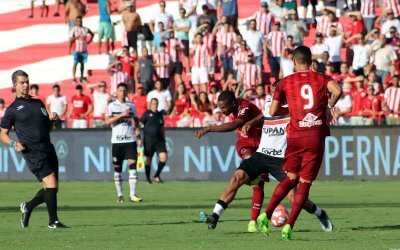 Náutico e Santa Cruz empatam pela 3ª vez no ano. Jogo sem gols nos Aflitos