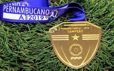 As taças, as medalhas e a bola especial da final do Pernambucano de 2019