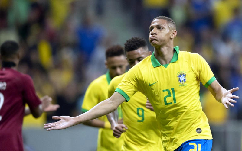Seleção Brasileira vence Catar em um Mané Garrincha com 46% de ocupação