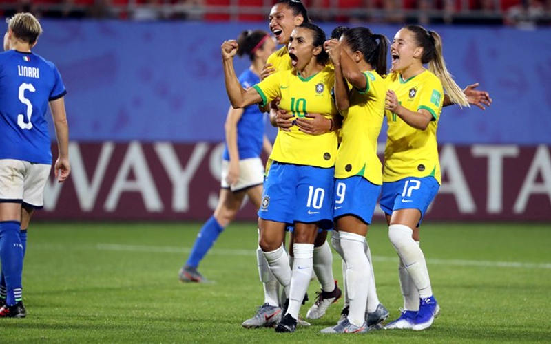Recordista, Marta chega a 17 gols em Mundiais e Brasil avança às oitavas