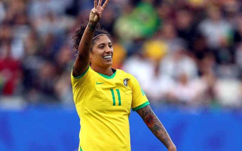 Com hat-trick de Cristiane, o Brasil goleia Jamaica na estreia do Mundial