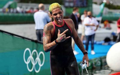 Ana Marcela ganha o ouro na maratona aquática no 4º ciclo olímpico. Perseverou