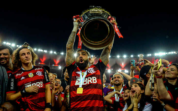 Flamengo bate o Corinthians e bota o 'pé' na semifinal da Copa