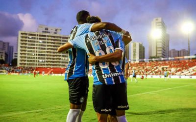 Melancólico, o Náutico perde do Grêmio e vê outro acesso dos gaúchos nos Aflitos