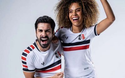 Santa inicia apresentação da coleção de 2023 com o uniforme branco