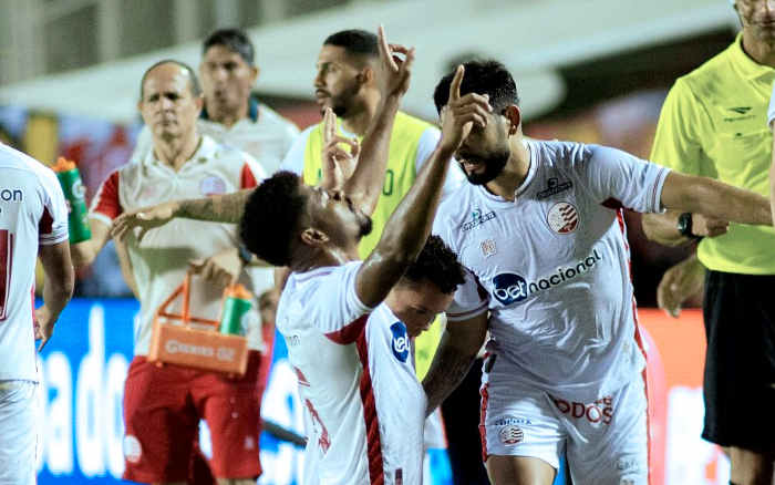 Náutico vira sobre o Vitória em Salvador e segue no G4 da Copa do Nordeste