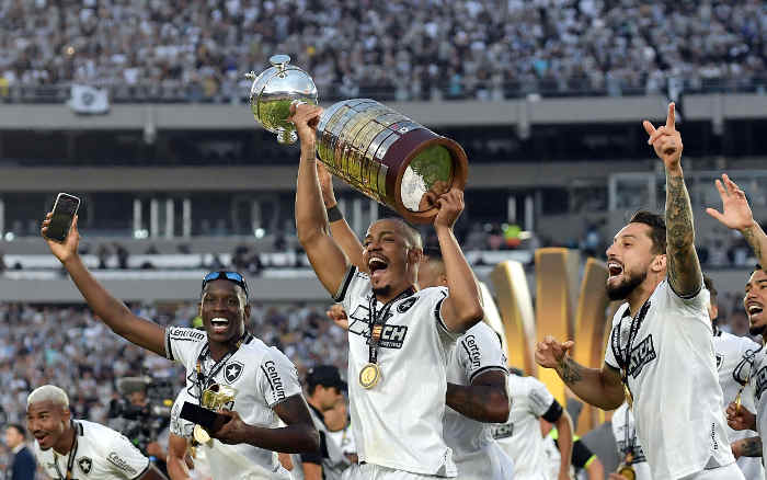 Com roteiro insano, Botafogo ganha a Libertadores e alcança a Glória Eterna