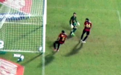 Sport e Fortaleza ficam no 0 x 0 em noite com polêmica no VAR. Foi gol do Laion?